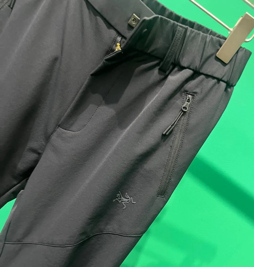 Same Style🌟 ，Classiclogo ， ！ ， ！ ， ! ! Quality ！ ！ / Retro ！ ！ ， ！ Versatile ： Black Sizes : M-3XL